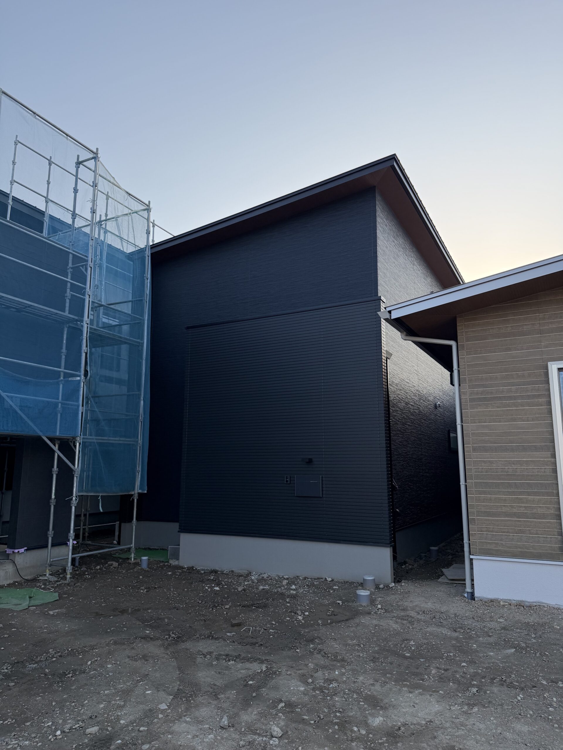 PG HOUSE岐阜 住宅展示場の看板とグランドオープン横断幕